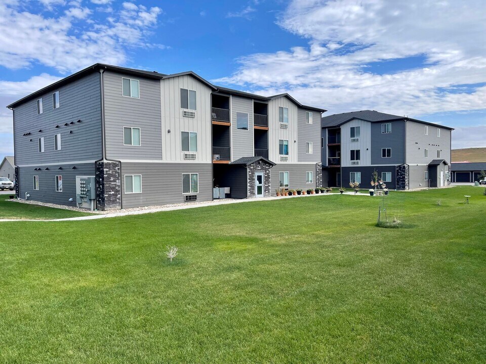 Champion Villas in Rapid City, SD - Building Photo