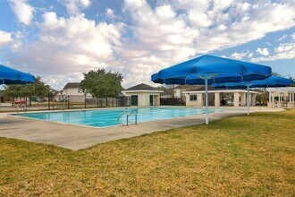 1907 Wooded Acres Dr in Humble, TX - Building Photo - Building Photo