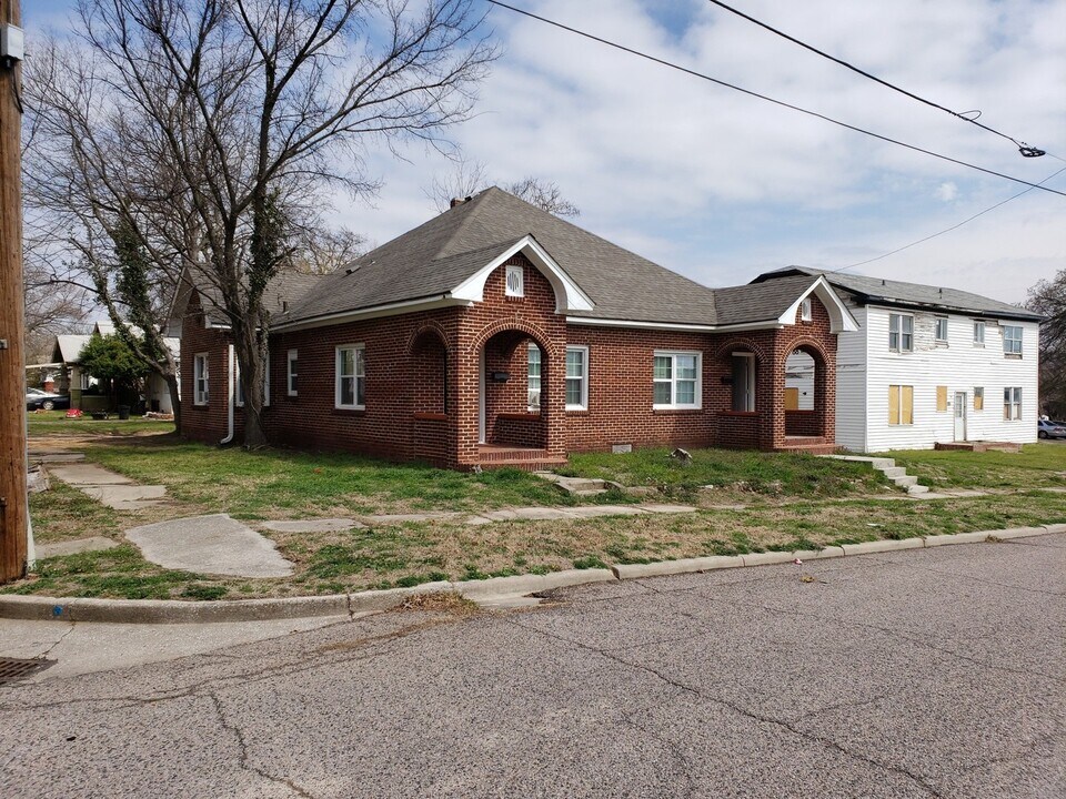 202 E Ridgewood St-Unit -204 in Shawnee, OK - Building Photo