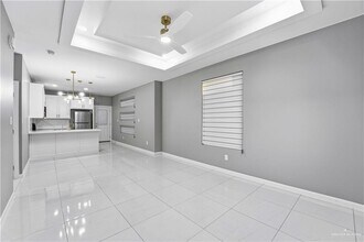 12 Violet Ave W in Pharr, TX - Foto de edificio - Building Photo