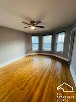 5128 W Henderson St in Chicago, IL - Building Photo