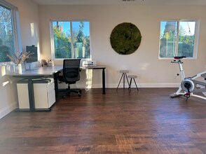 6902 Vista Del Sol Dr in Huntington Beach, CA - Foto de edificio - Building Photo