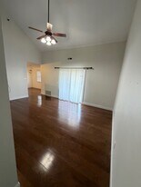 74 Tennis Plaza Rd in Dracut, MA - Building Photo