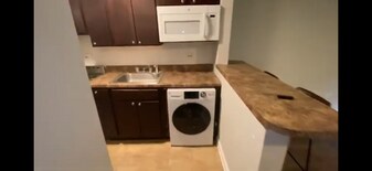 1743 W Bryn Mawr Ave, Unit 10 in Chicago, IL - Building Photo