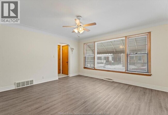 732 CHURCH  UPPER in Windsor, ON - Foto de edificio - Building Photo