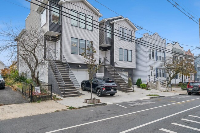 183 Gates Ave in Jersey City, NJ - Building Photo - Building Photo