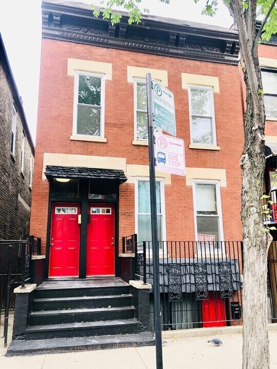 1450 W Taylor St in Chicago, IL - Building Photo