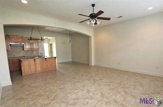 10136 Bonnet Cove Ave in Baton Rouge, LA - Building Photo - Building Photo