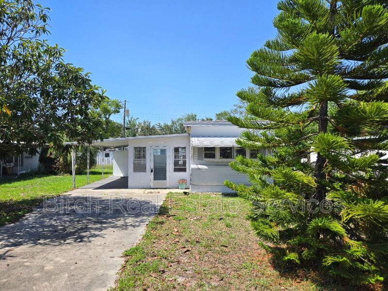 7201 Commons Blvd in Port Richey, FL - Building Photo