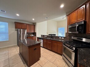 34 N Montfair Park Cir in Spring, TX - Building Photo - Building Photo