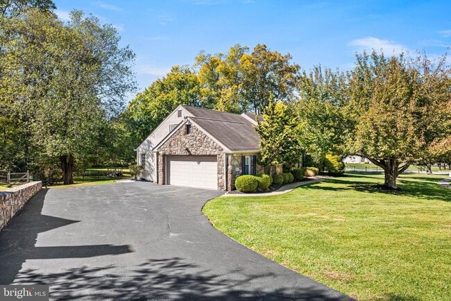 401 Alderbrook Dr in Wayne, PA - Building Photo - Building Photo