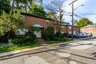 Westgate Gardens in Teaneck, NJ - Building Photo - Building Photo