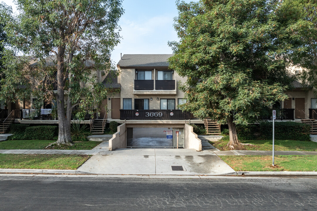 3669 Westwood in Los Angeles, CA - Building Photo