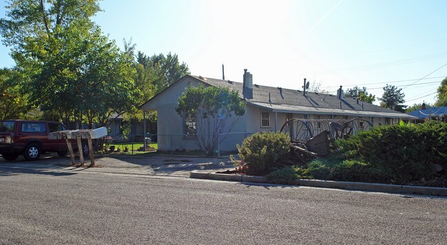 Hird Avenue Apartments in Caldwell, ID - Building Photo - Building Photo