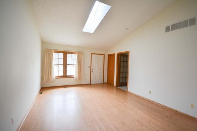 2247 Valleyhigh Dr NW in Rochester, MN - Building Photo - Building Photo