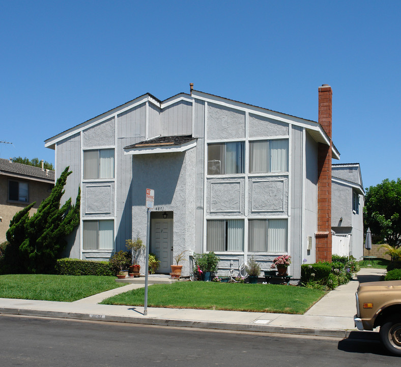 4851 Neely Cir in Huntington Beach, CA - Foto de edificio