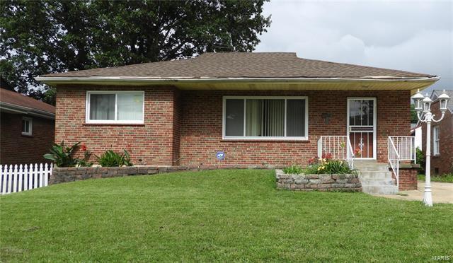 1087 N Hanley Rd in University City, MO - Building Photo