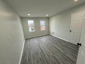 731 S 10th St in Newark, NJ - Building Photo - Building Photo