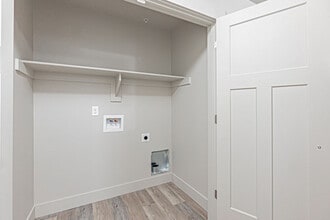 6227 N Silver Fox Rd, Unit 1 in Ammon, ID - Foto de edificio - Building Photo