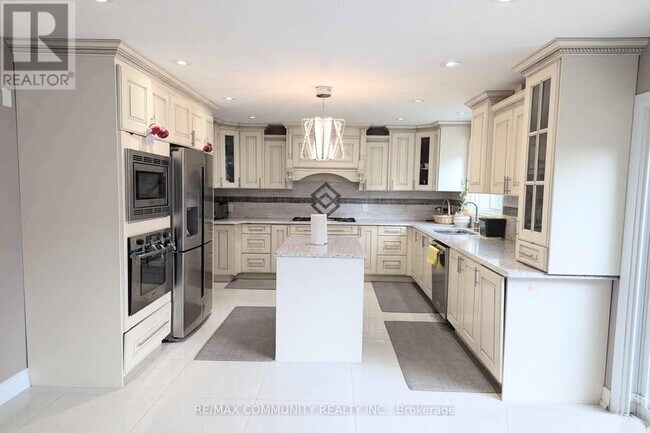 81 Oxford St in Richmond Hill, ON - Building Photo - Building Photo