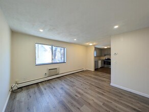82 Newbury St, Unit 2 in Somerville, MA - Foto de edificio - Building Photo