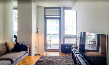565 W Quincy St in Chicago, IL - Building Photo - Building Photo