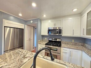 18645 Hatteras St in Los Angeles, CA - Building Photo - Building Photo