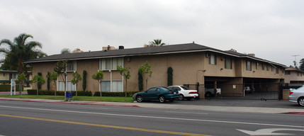 Palm Court in Riverside, CA - Foto de edificio - Building Photo