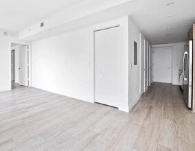 121 NE 34th St, Unit 2315 in Miami, FL - Building Photo - Building Photo
