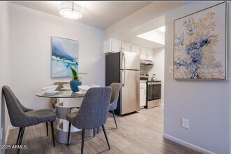 2311 E Union Hills Dr, Unit 2-2 in Phoenix, AZ - Building Photo - Building Photo