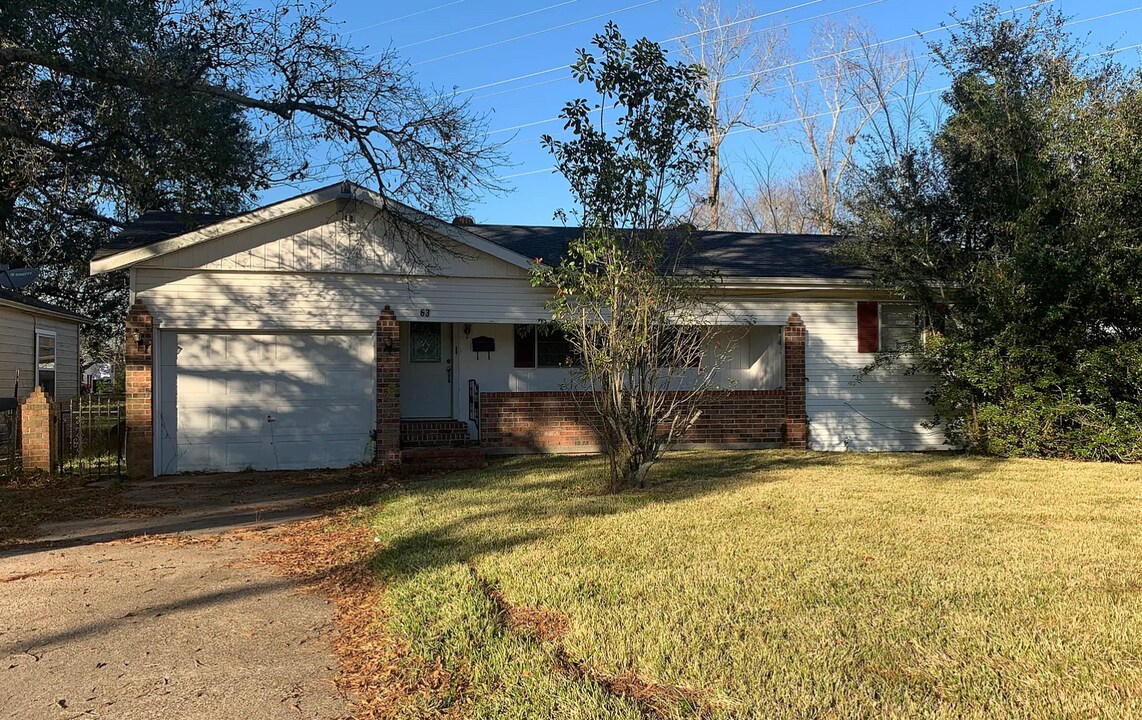 630 Zavalla Dr in Beaumont, TX - Building Photo