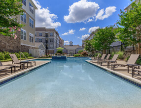 Foster Square Apartments in Voorhees, NJ - Foto de edificio - Building Photo