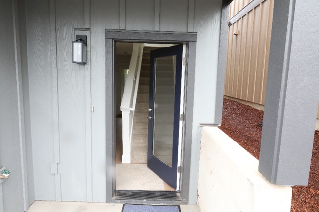 12901 SE Ridgecrest Rd in Happy Valley, OR - Foto de edificio - Building Photo