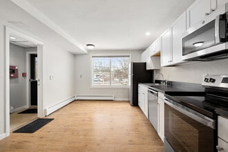 137 Sandy Bottom Rd in Coventry, RI - Foto de edificio - Building Photo