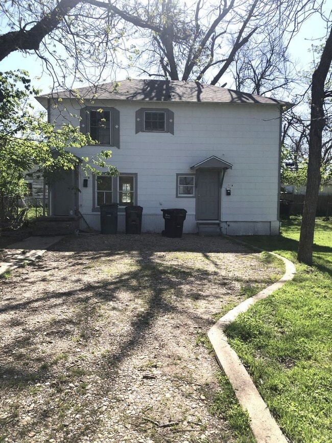 property at 909 S 17th St