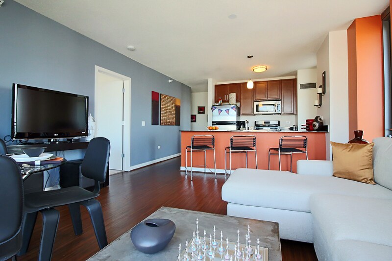 600 W Kinzie St, Unit 3703 in Chicago, IL - Building Photo