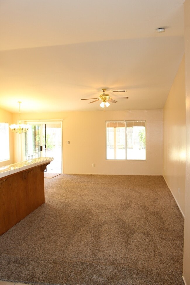 1327 Clipper Hills Dr in Bakersfield, CA - Building Photo - Building Photo