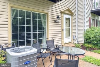 6454 Birch Leaf Ct in Burke, VA - Building Photo - Building Photo