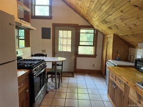 1538 Albany Post Rd in Gardiner, NY - Foto de edificio - Building Photo