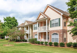 Village at Almand Creek in Conyers, GA - Foto de edificio - Building Photo