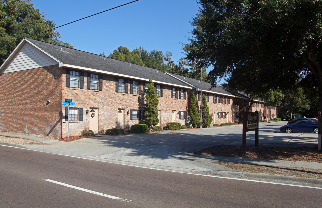 Kings Oaks Town Houses in Brandon, FL - Building Photo