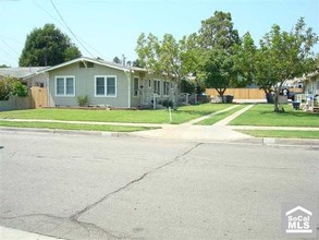 119-123 W Francis Ave in La Habra, CA - Building Photo - Building Photo