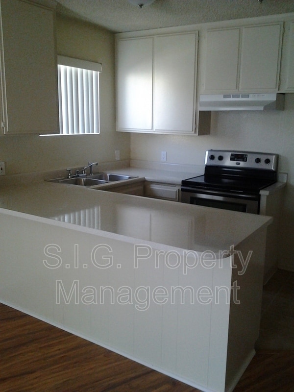 5637 Strohm Ave in Los Angeles, CA - Building Photo - Building Photo