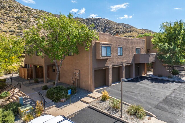 Vista Del Rey Condominiums in Albuquerque, NM - Building Photo - Building Photo