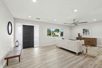 3142 Rose St in Sarasota, FL - Building Photo - Building Photo
