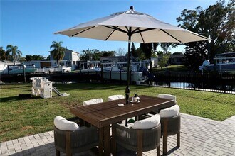 9484 Treasure Ln NE in St. Petersburg, FL - Building Photo - Building Photo