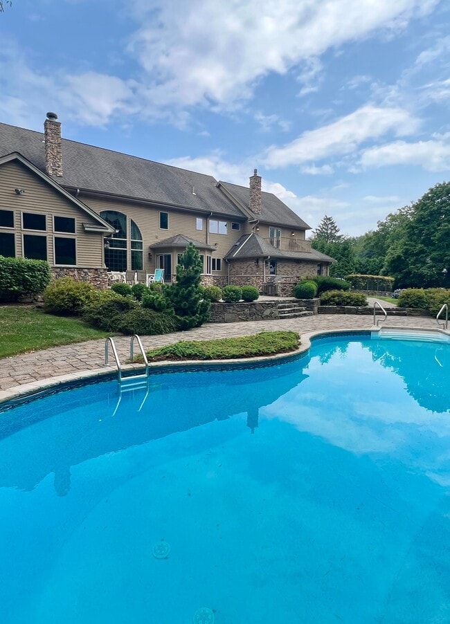 property at 32 Topland Rd