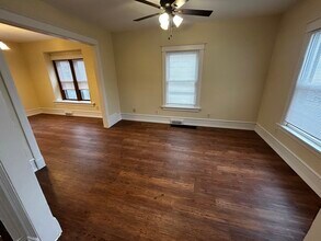 328 14th St SE in Cedar Rapids, IA - Foto de edificio - Building Photo