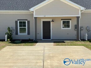 121 Foster Wy Dr in Huntsville, AL - Building Photo - Building Photo