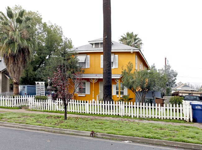 145 N G St in Tulare, CA - Foto de edificio - Building Photo